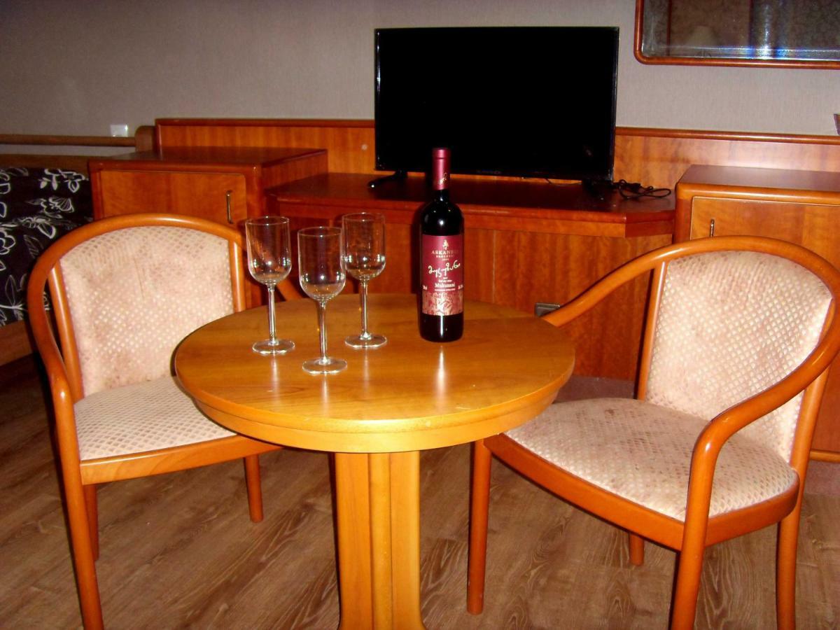 Hotel Nadikvari Tbilisi ภายนอก รูปภาพ